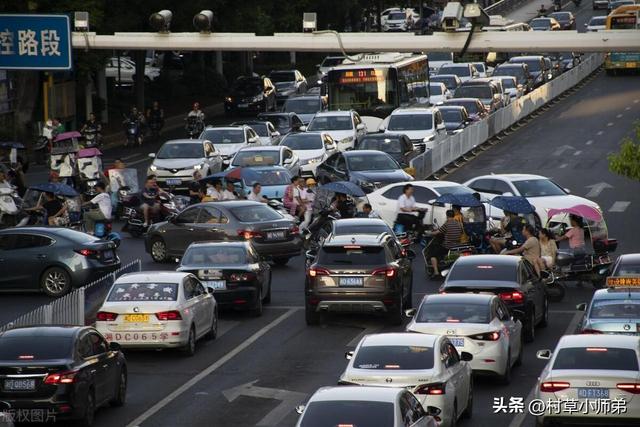電動自行車開始限行，廣東打響第一槍。網(wǎng)友：請?zhí)娴讓尤嗣窨紤]下