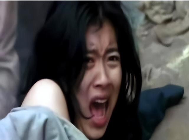 廣東一17歲女子網(wǎng)戀奔現(xiàn)，與男友發(fā)生性關(guān)系時，又慘遭9人性侵