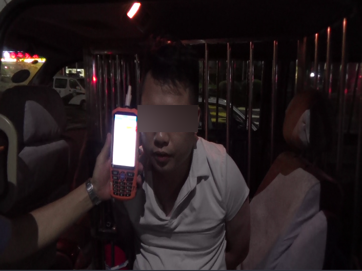 作死！醉駕司機沖卡逃逸，結(jié)果讓人大呼舒服…(圖13)