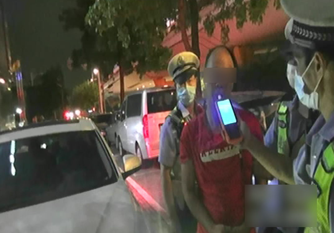 作死！醉駕司機沖卡逃逸，結(jié)果讓人大呼舒服…(圖17)